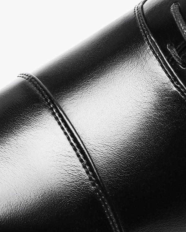 Dress shoe